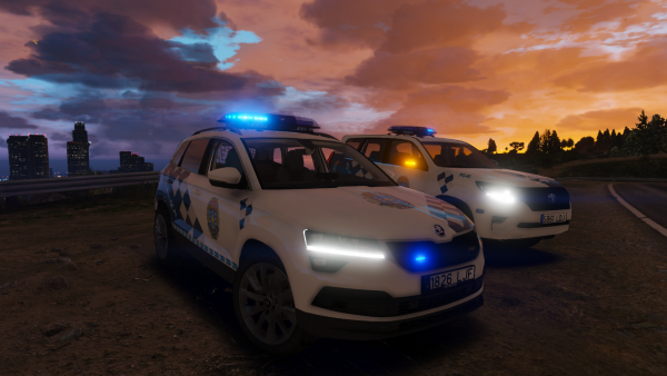 Skoda Karoq y Toyota Land Cruiser de la Policía Local de Galicia.