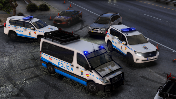 Toyota Land Cruiser 2019 de la Policía Autonómica de Galicia y Mercedes Sprinter.